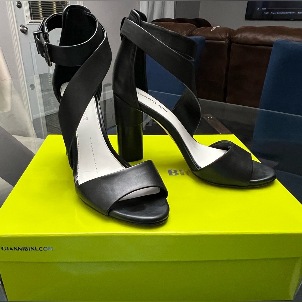 Gianni Bini-Black heels